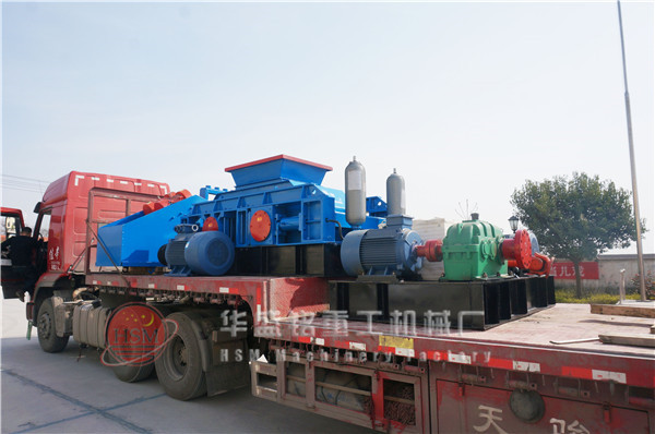 大型对辊机发往新疆和田